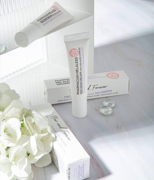 Pharmacian MELALESS 100,000 cream tubes and boxes with white flowers Pharmacian MELALESS 100,000 cream tubes and boxes with white flowers